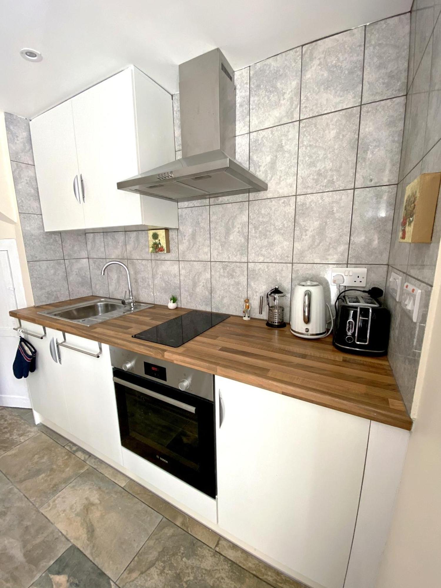House With 3 Ensuite Bedrooms And A Private Garden Oxford Exterior photo