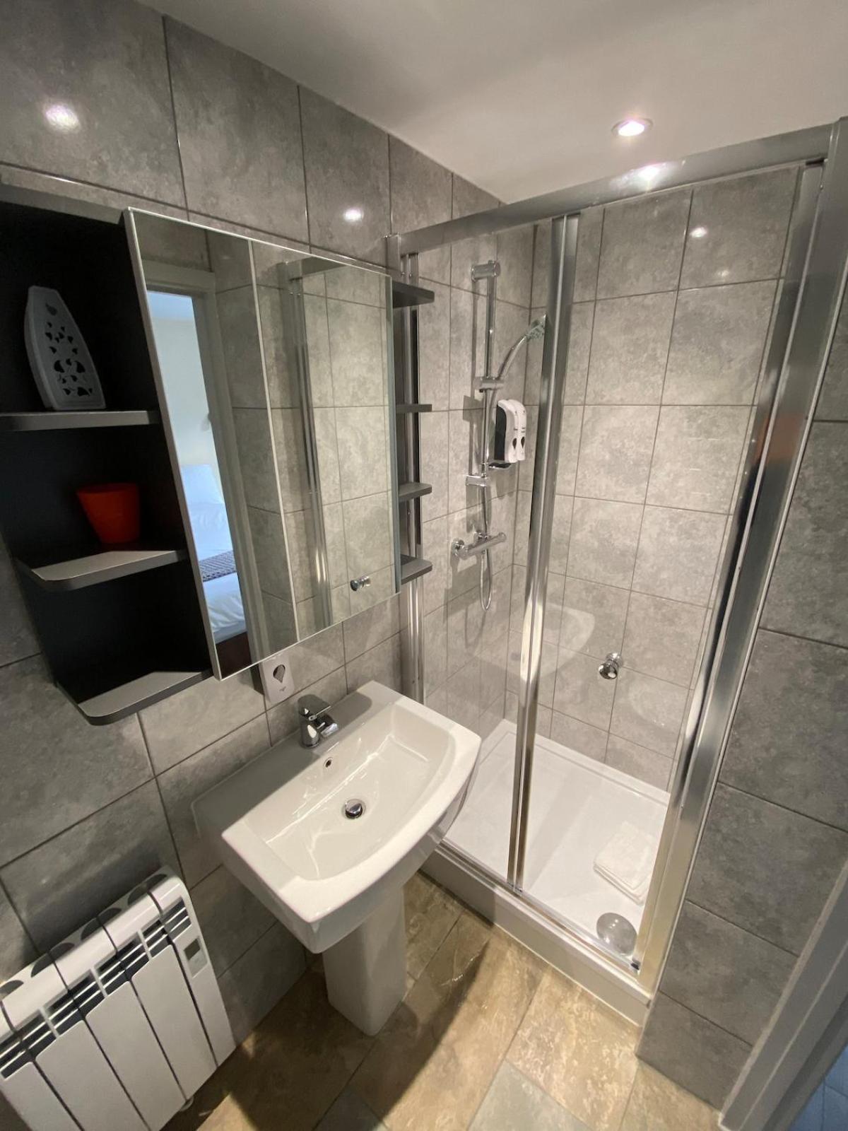 House With 3 Ensuite Bedrooms And A Private Garden Oxford Room photo